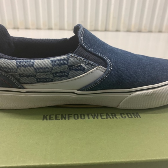 Shoes - Picture 4 of 8